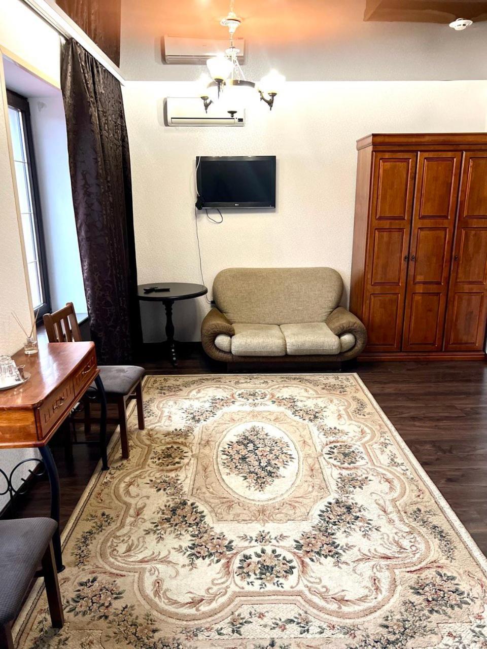 Maximus Hotel Lutsʼk Екстериор снимка