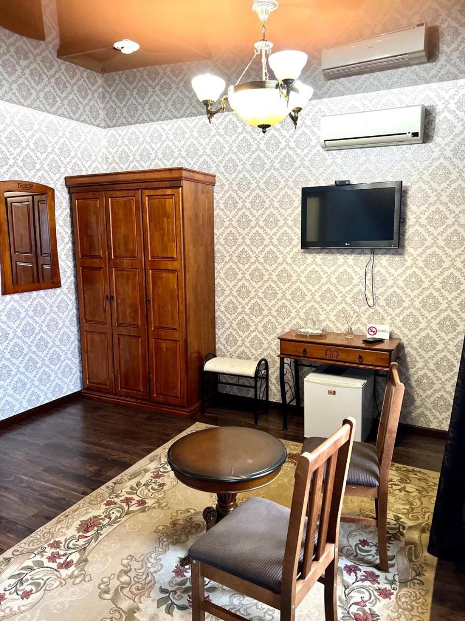 Maximus Hotel Lutsʼk Екстериор снимка