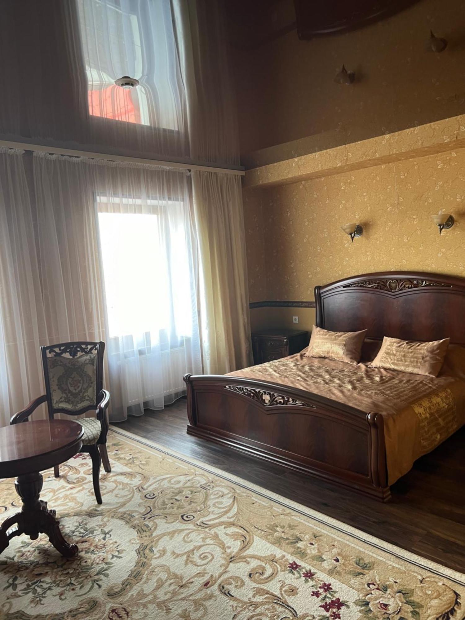 Maximus Hotel Lutsʼk Екстериор снимка